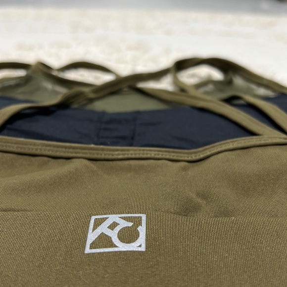 FitCouture size XL sports bra, Olive green - Picture 3 of 4